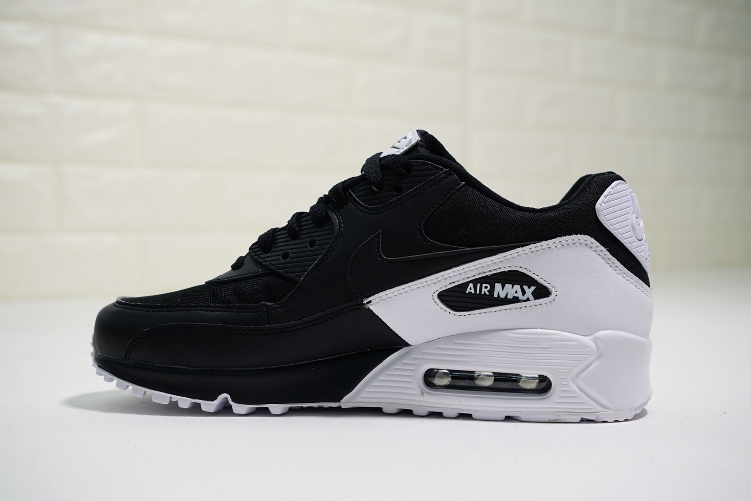 black and white air max for men
