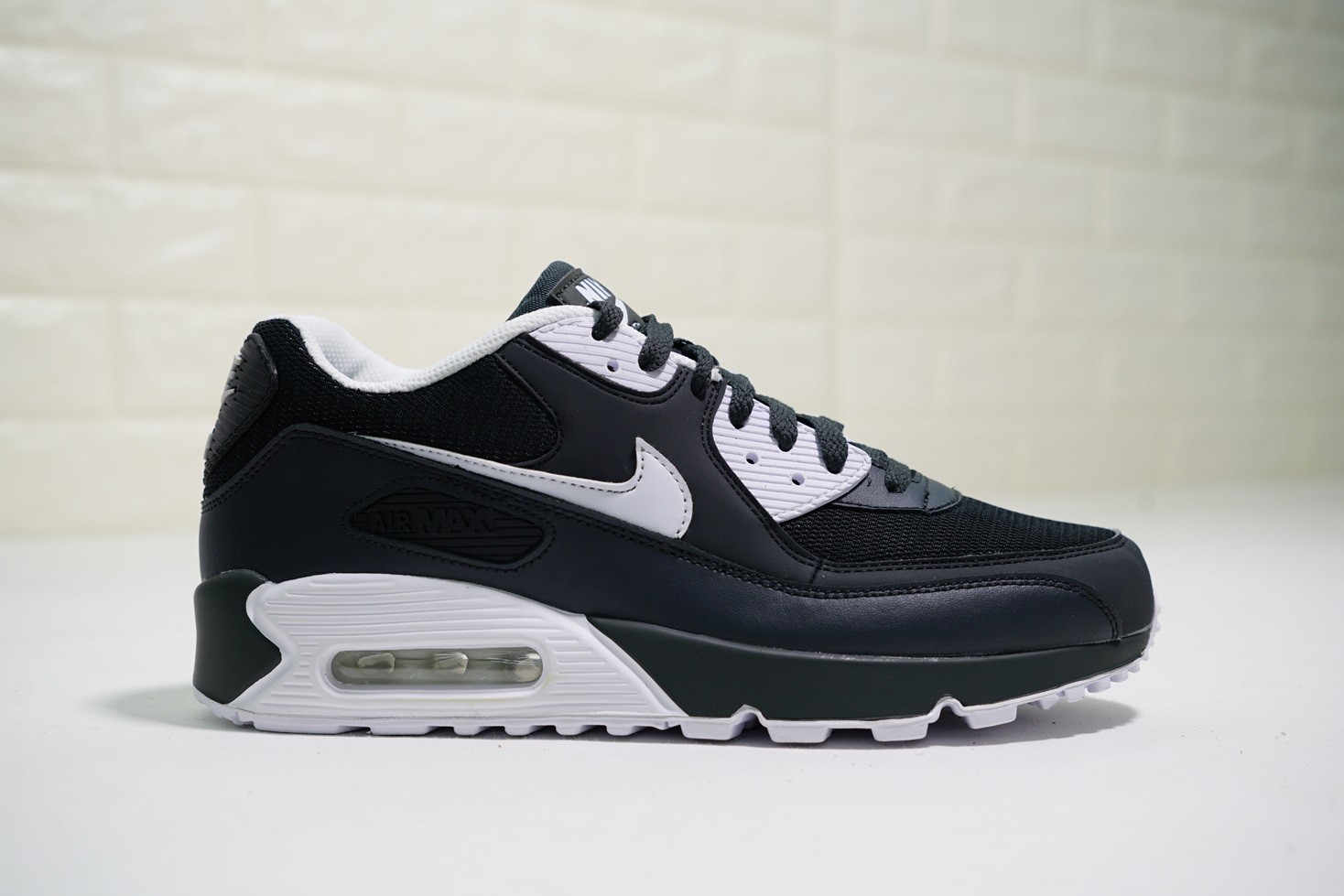 black and white air max 90 essential