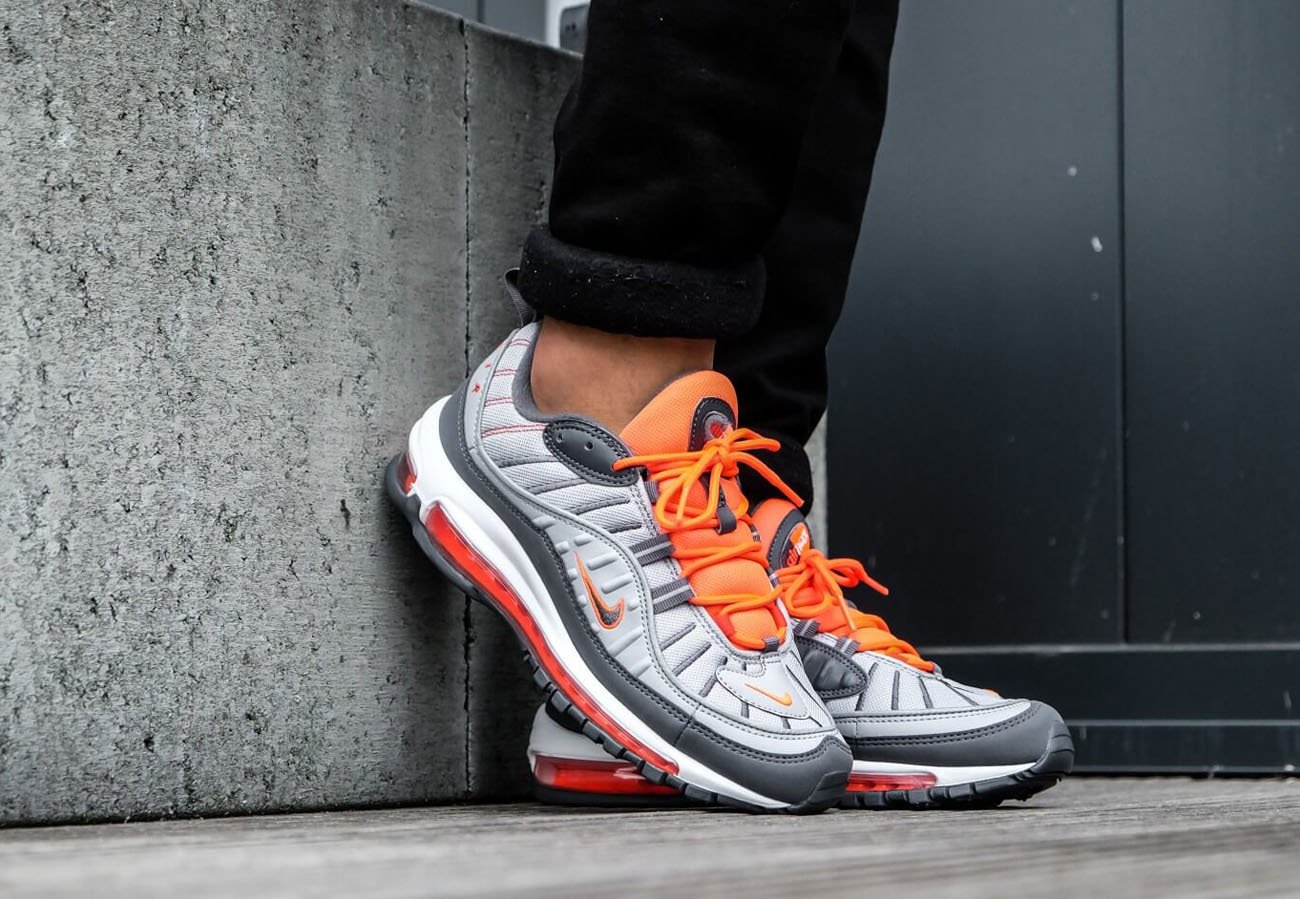 Air Max 98 Nike Total Crimson on feet