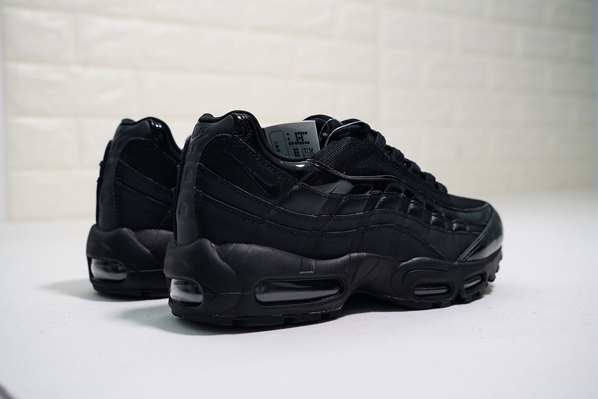 nike air max all black mens