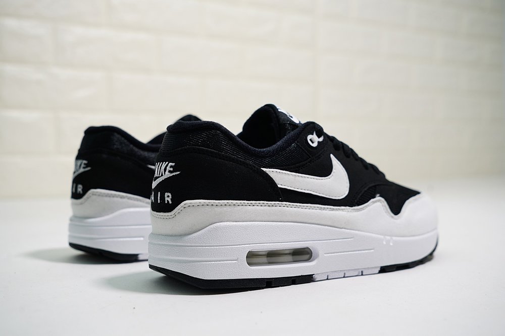 nike air max 1 black white