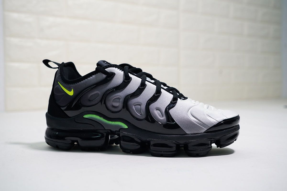 air max vapormax plus black volt