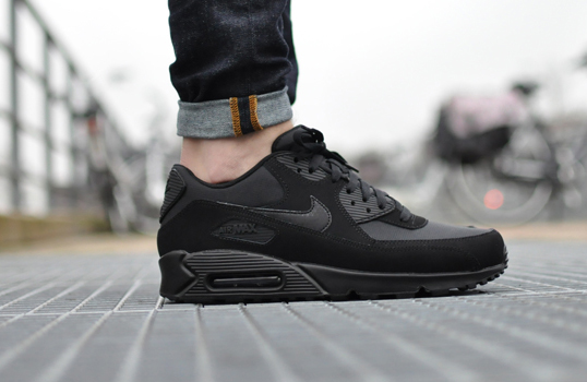 look Nike Air Max 1 Essential Jewel Triple Black