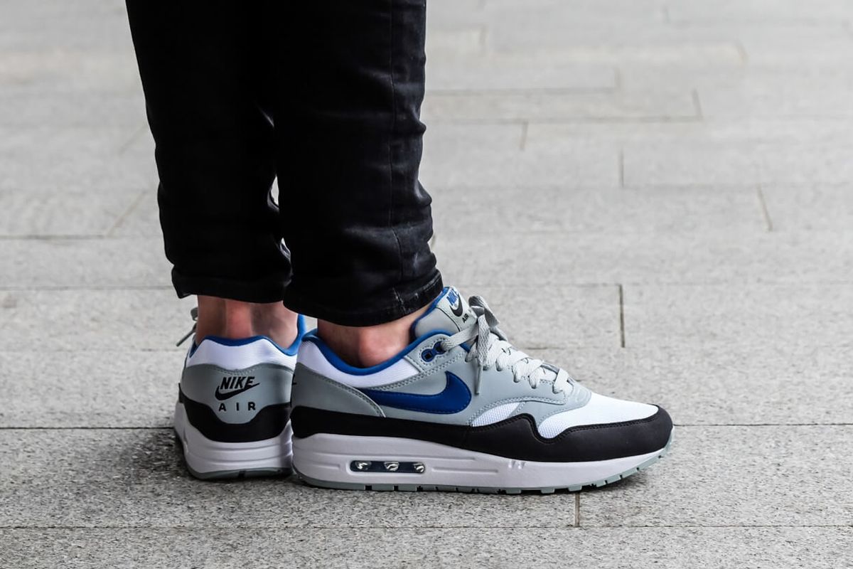 look Nike Air Max 1 Gym Blue on feet