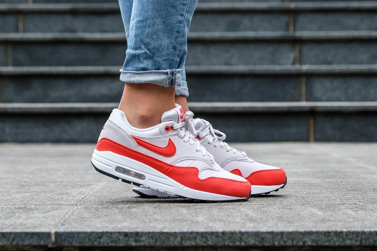 look Nike Air Max 1 Habanero Red on feet