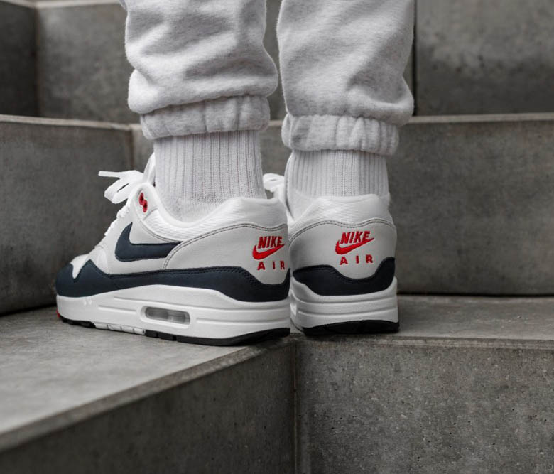 look Nike Air Max 1 OG Obsidian White on feet