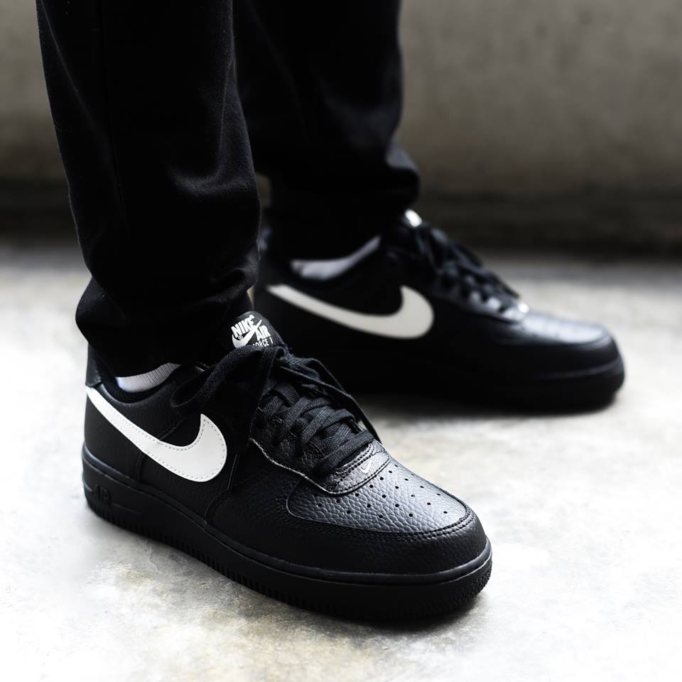 nike air force 1 low black white swoosh