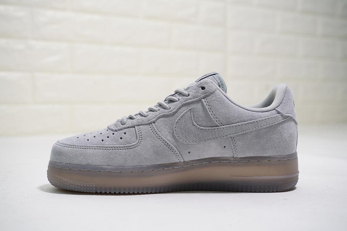 grey nike low top shoes