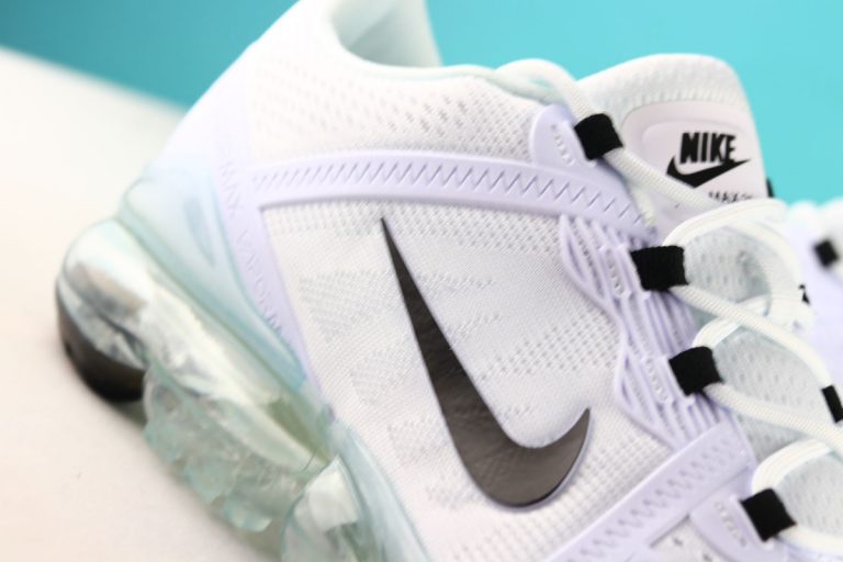 nike run utility vapormax white