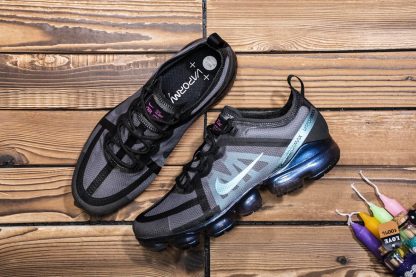 Nike Air VaporMax V.M. 2019 Black Laser close look