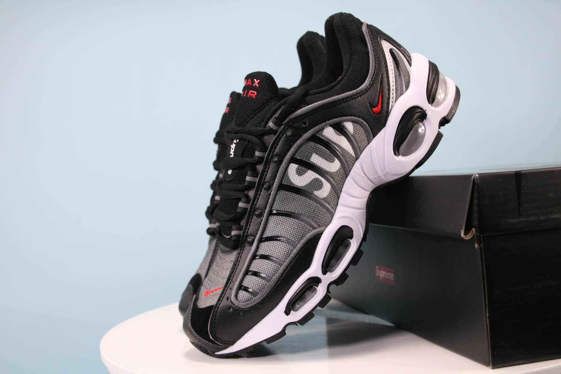 nike tailwind supreme black