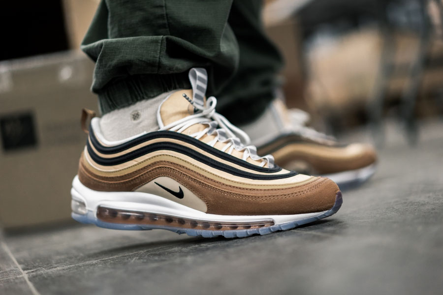 Max 97 Unboxed Ale Brown Elemental Gold on feet