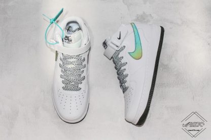 Air Force1 07 V8 NIKE White-Chameleon Swoosh sneaker