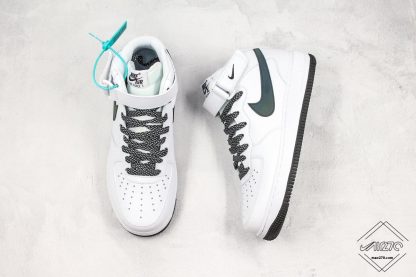 Air Force1 07 V8 NIKE White-Chameleon Swoosh trainer