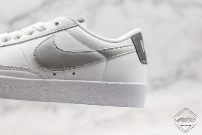 Nike Blazer Low LE White Silver oversize