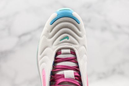 Womens Nike Air Max 720 toe