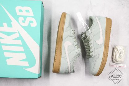 Nike SB Dunk Low Island Green Solid Gum swoosh