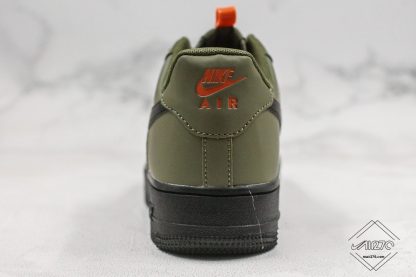 Medium Olive Nike Air Force 1 07 heel