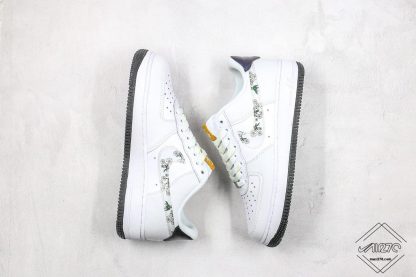 Nike Air Force 1 Low Daisy swoosh