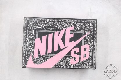 Nike SB Dunk Low Travis Scott box