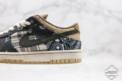 Nike SB Dunk Low Travis Scott swoosh