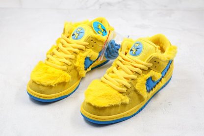 Grateful Dead x Nike SB Dunk Low Yellow Bear CJ5378-700 Front