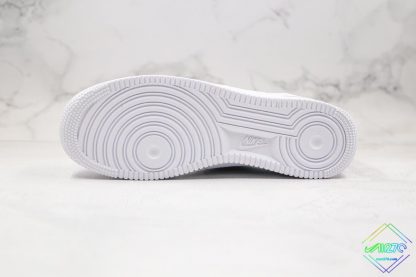 Nike Air Force 1 07 White Black bottom sole
