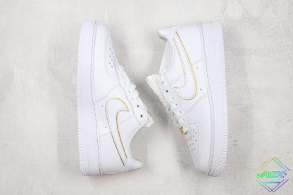 Nike Air force 1 07 Low White Metallic Gold swoosh