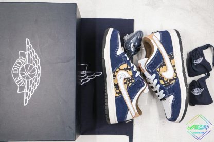 Dior X Nike SB Dunk Low lateral