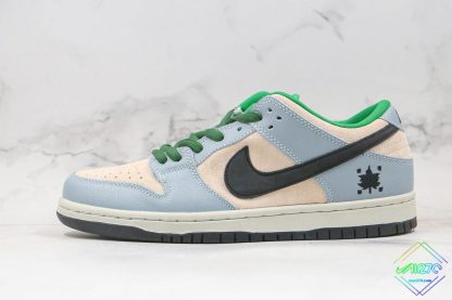 Nike SB Dunk Low Maple Leaf