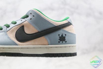 Nike SB Dunk Low Maple Leaf sneaker