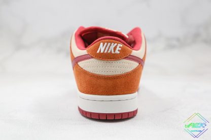 Nike SB Dunk Low Pro Dark Russet Cedar heel