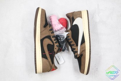 Travis Scott Jordan 1 Retro Low OG SP Mocha swoosh