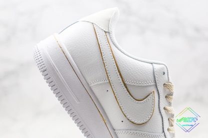 Air Force 1 Low White outlined Metallic Gold lateral side