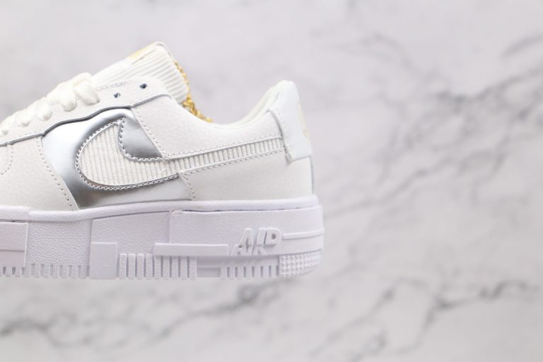 af1 pixel summit white chain