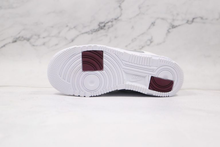 af1 pixel summit white chain