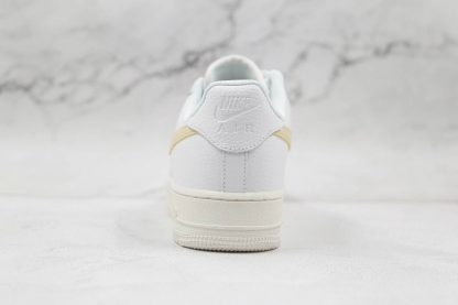 Nike Sportswear AF1 Low Summit White Solar Flare Heel