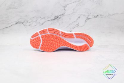 Air Zoom Pegasus 37 Tie-Dye underfoot