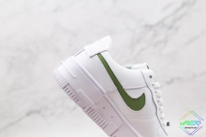 Nike Air Force 1 Pixel White Green Cut-Out Swoosh panling