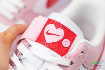 Nike Air Force 1 07 Valentine Day Love detail