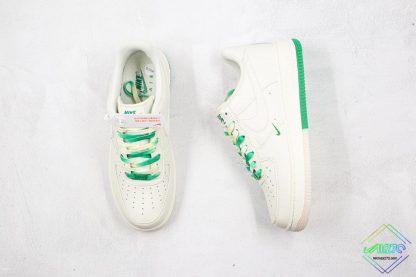 Nike Air Force 1 Low 07 White Green shoelace