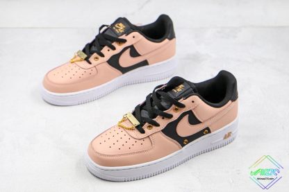 Nike Air Force 1 Particle Beige Gold overall