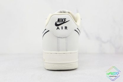 Air Force 1 Nike White and Black back heel