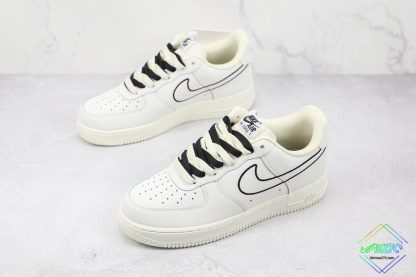 Air Force 1 Nike White and Black overall