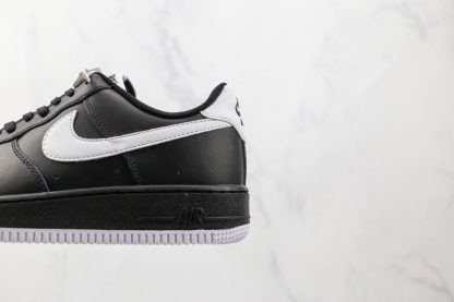 Air Force 1 07 Black and White side