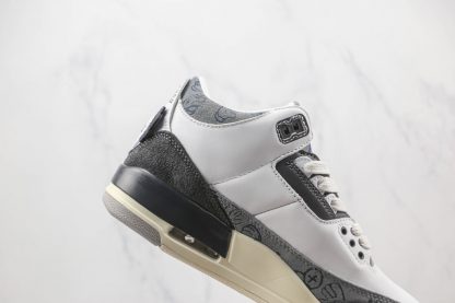 Air Jordan 3 x KAWS Brown Customs lateral side